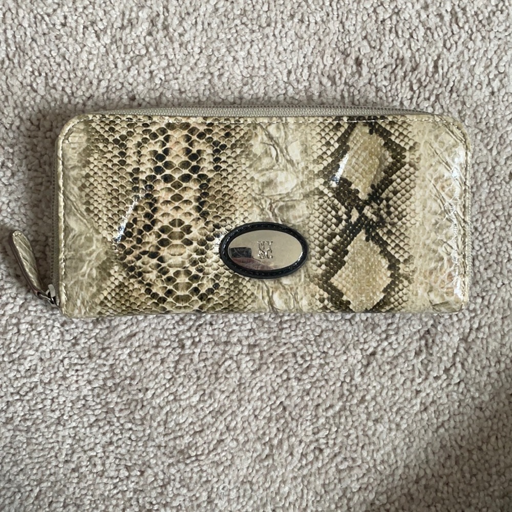 New York & Company wallet
